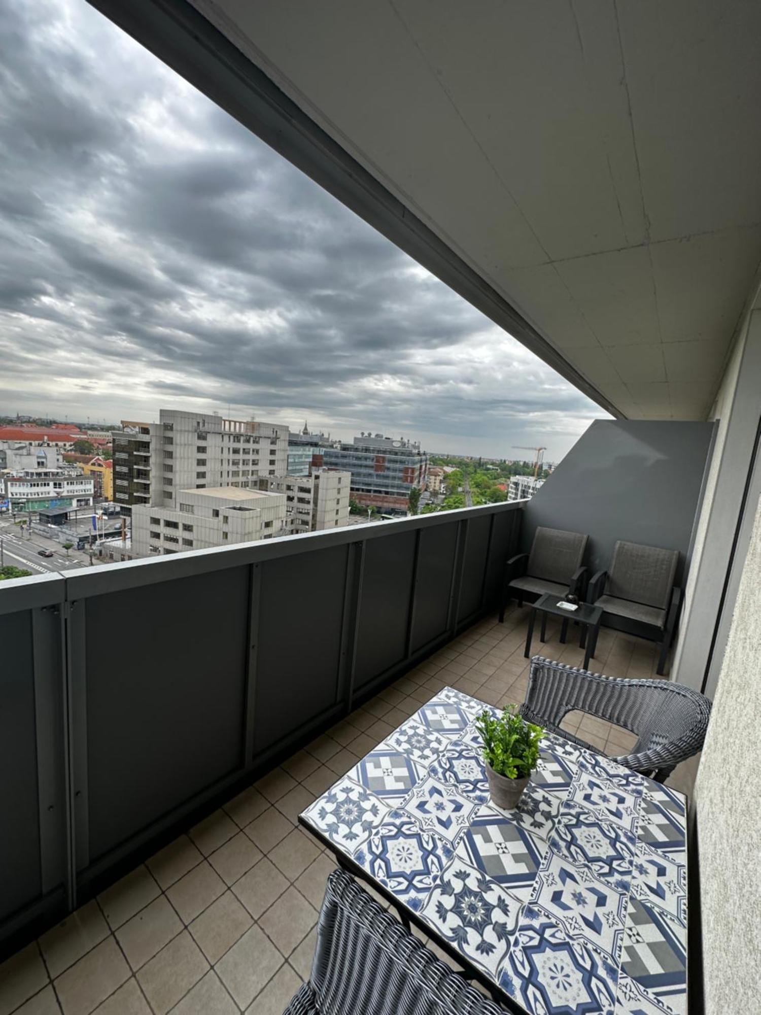 Central Apartment Temesvár Kültér fotó